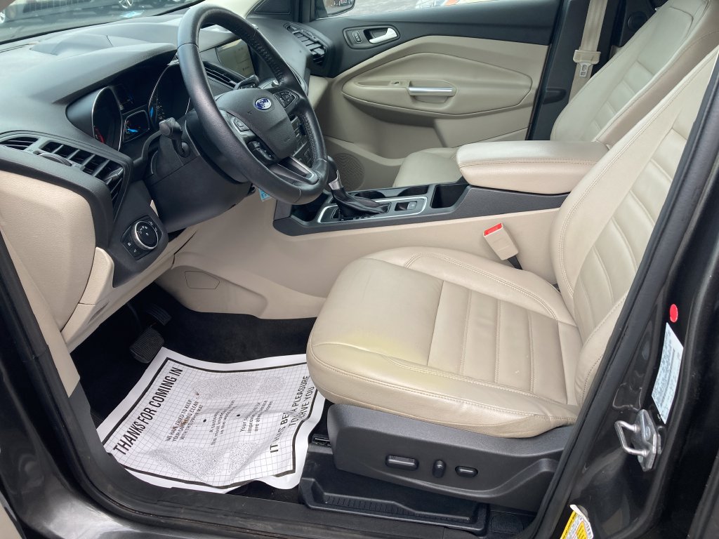 Used 2017 Ford Escape SE w/ SE Leather Comfort Package AWD/4WD image 12