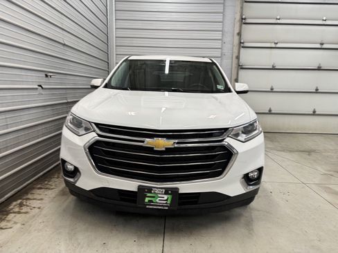 Used 2021 Chevrolet Traverse LT image 2