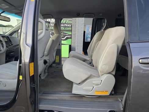 Used 2012 Toyota Sienna LE FWD image 15