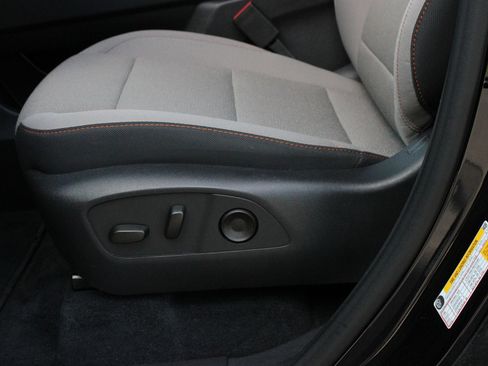 Used 2026 Chevrolet Traverse LT w/ Driver Confidence Package FWD image 12
