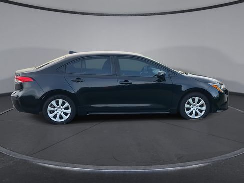 Used 2022 Toyota Corolla LE FWD image 9
