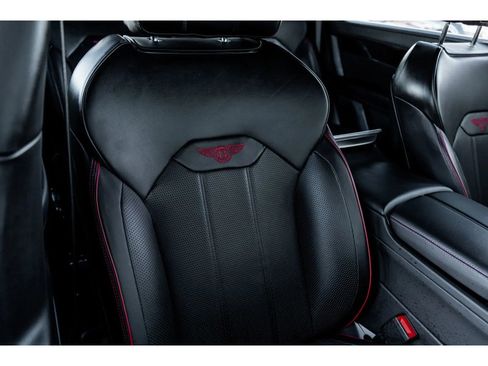 Used 2023 Bentley Bentayga Extended Wheelbase image 40