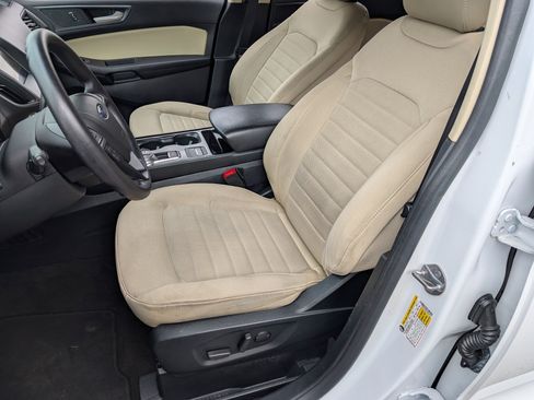 Used 2020 Ford Edge SE FWD image 16