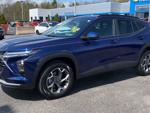 Certified 2024 Chevrolet Trax LT w/ LT Convenience Package image 4