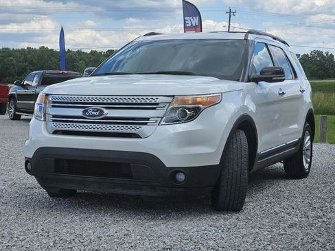 Used 2014 Ford Explorer XLT FWD image 4