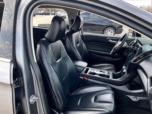 Used 2022 Ford Edge Titanium image 27