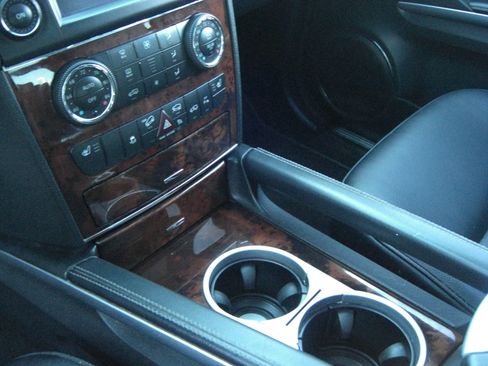 Used 2010 Mercedes-Benz GL 450 4MATIC 4dr GL 450 image 9