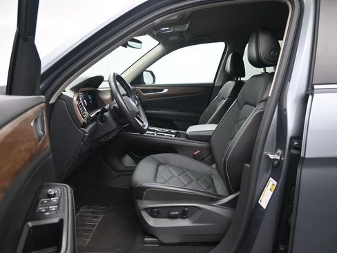 Used 2024 Volkswagen Atlas SE FWD image 19