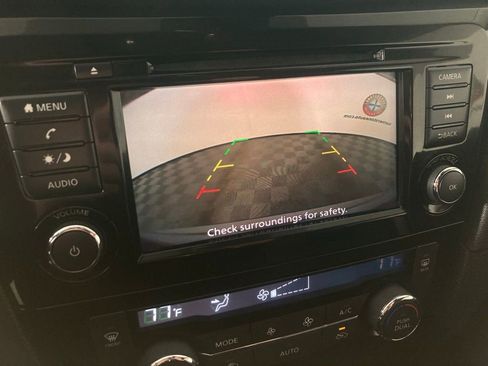 Used 2019 Nissan Rogue SV image 5