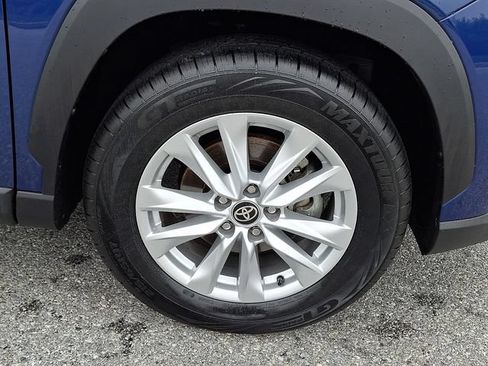 Certified 2025 Toyota Corolla Cross LE w/ Moonroof Package AWD/4WD image 8