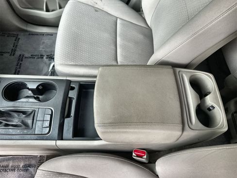 Used 2016 Kia Sedona LX image 16