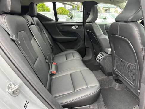 Certified 2025 Volvo XC40 B5 Plus AWD/4WD image 13