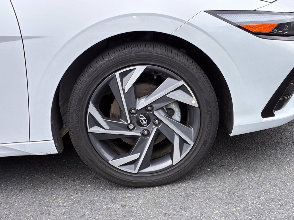 Certified 2025 Hyundai Elantra Limited FWD image 50