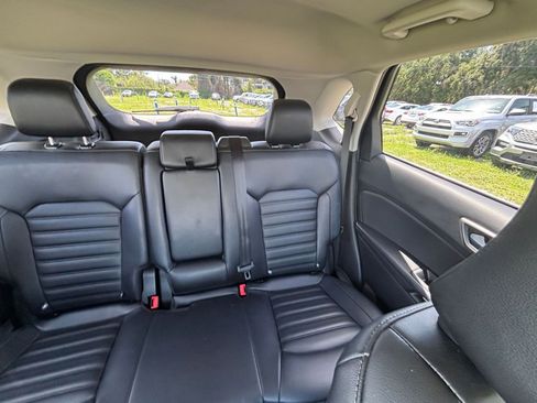 Used 2024 Ford Edge SEL image 37