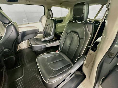 Used 2022 Chrysler Pacifica Limited FWD image 28
