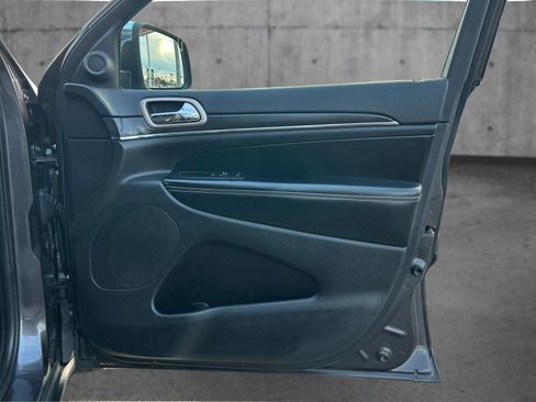 Used 2017 Jeep Grand Cherokee Limited w/ Luxury Group II image 21