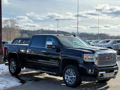 Used 2018 GMC Sierra 2500 Denali w/ Duramax Plus Package image 22