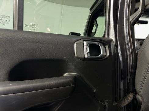 Used 2018 Jeep Wrangler Unlimited Sport S AWD/4WD image 26
