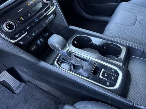 Used 2019 Hyundai Santa Fe SEL FWD image 27