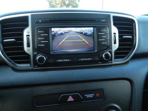 Used 2018 Kia Sportage LX image 19