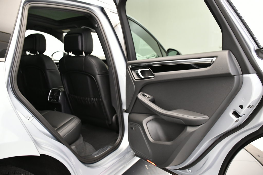 Certified 2026 Porsche Macan Turbo AWD/4WD image 55