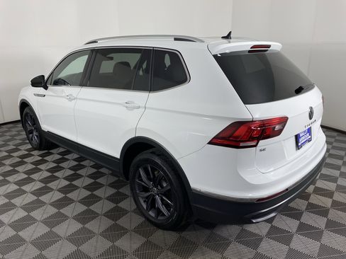 Used 2022 Volkswagen Tiguan SE AWD/4WD image 9