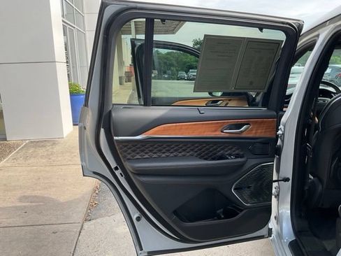 Used 2023 Jeep Grand Cherokee L Summit AWD/4WD image 23