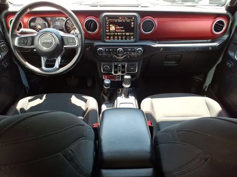 Used 2023 Jeep Wrangler Unlimited Rubicon w/ Cold Weather Group AWD/4WD image 11