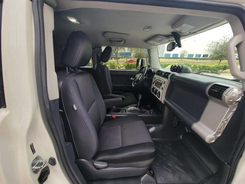 Used 2012 Toyota FJ Cruiser 4WD w/ Convenience Pkg image 14
