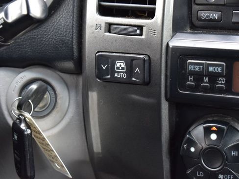 Used 2006 Toyota 4Runner SR5 RWD image 30