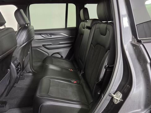 Used 2023 Jeep Grand Cherokee Altitude image 32