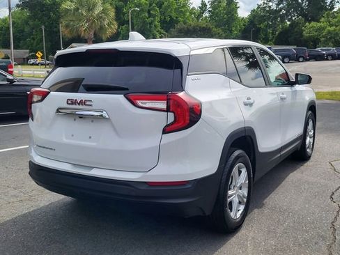 Used 2024 GMC Terrain SLE FWD image 2
