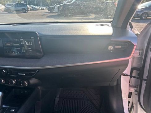 Used 2025 Nissan Kicks SV FWD image 13