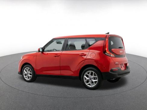 Used 2025 Kia Soul LX w/ LX Technology Package FWD image 7