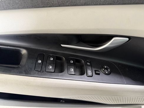 Used 2023 Hyundai Elantra Limited FWD image 11