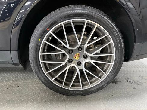 Used 2021 Porsche Cayenne image 7