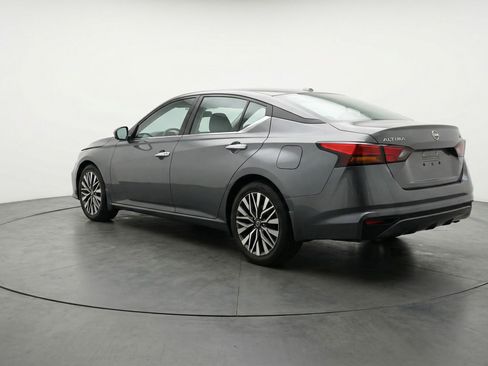 Used 2025 Nissan Altima 2.5 SV image 6