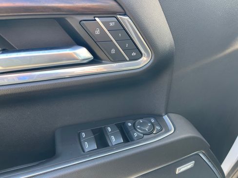 Used 2023 GMC Sierra 1500 SLT w/ SLT Convenience Package image 9