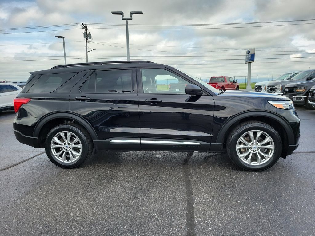Certified 2023 Ford Explorer XLT w/ Equipment Group 202A AWD/4WD image 3
