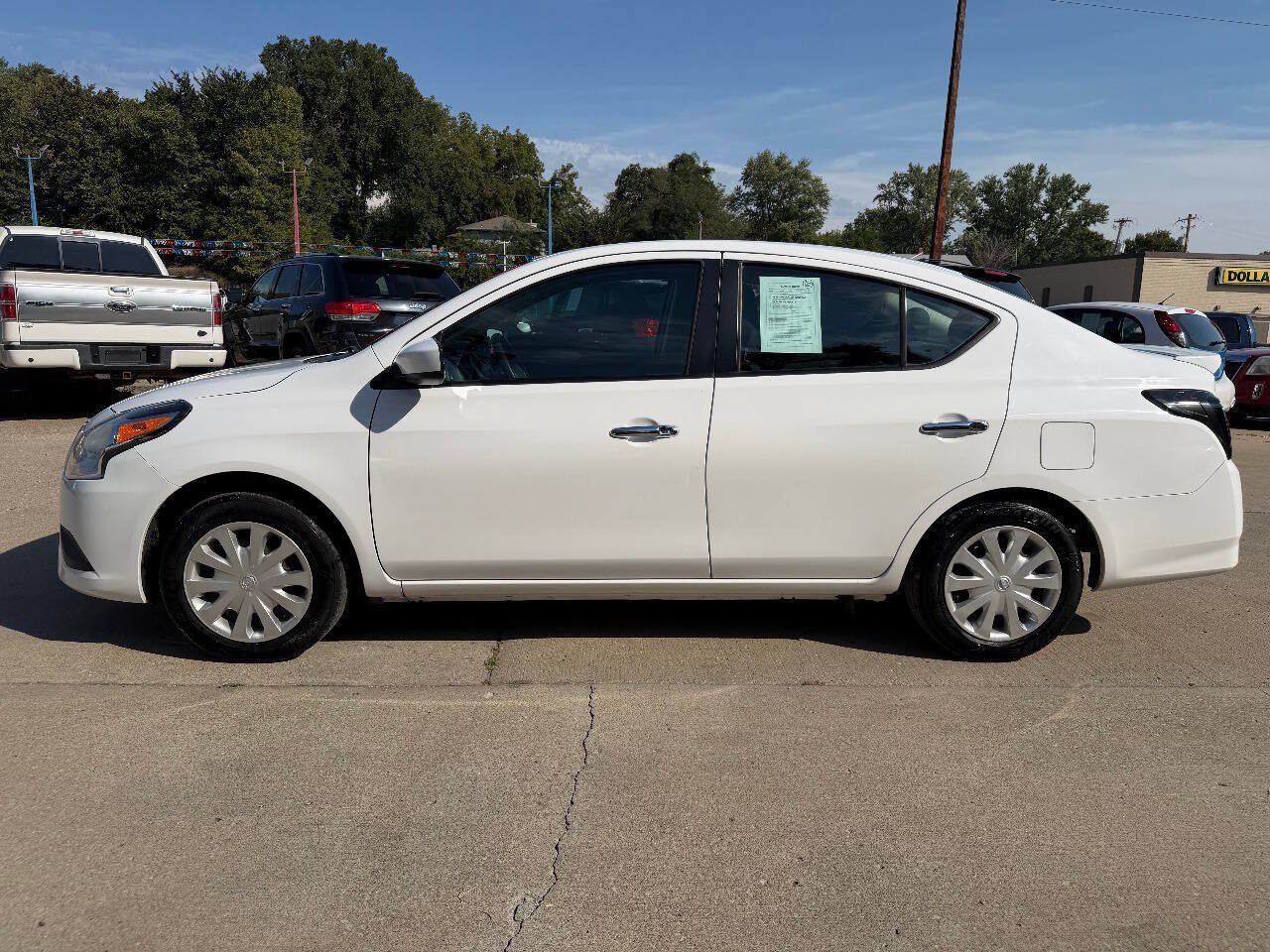 Used 2019 Nissan Versa SV FWD image 4