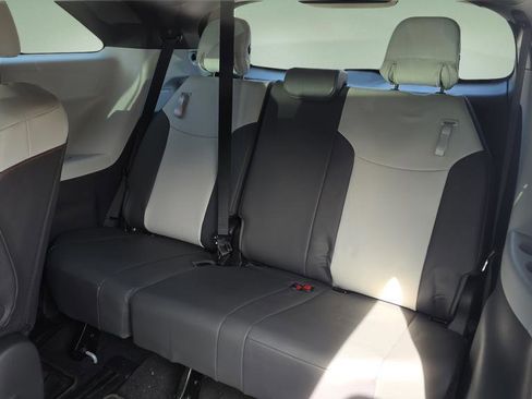 Used 2021 Toyota Sienna XSE image 17