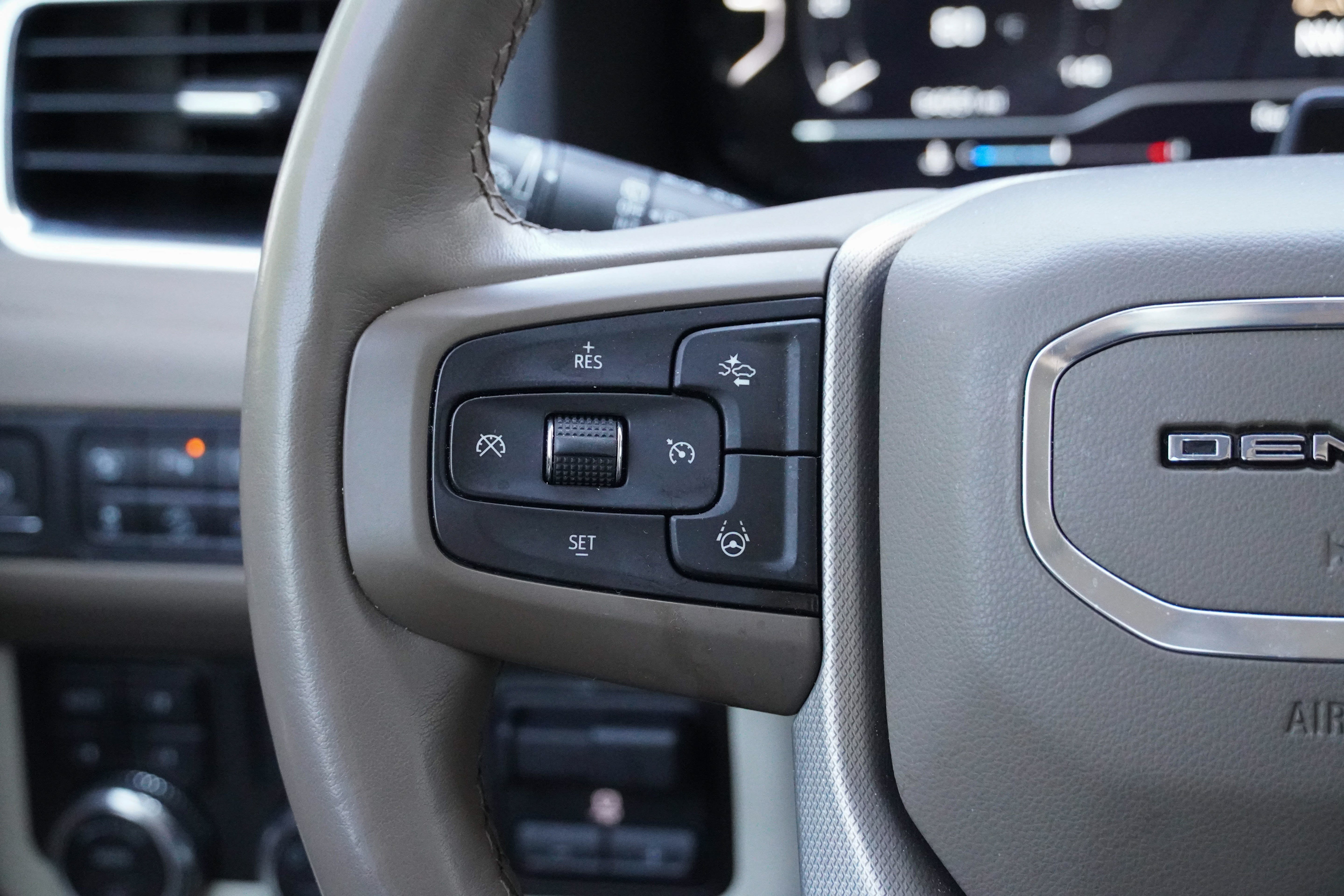 Used 2024 GMC Yukon Denali w/ Advanced Technology Package AWD/4WD image 22