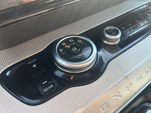 Certified 2025 Ford Expedition Active AWD/4WD image 17