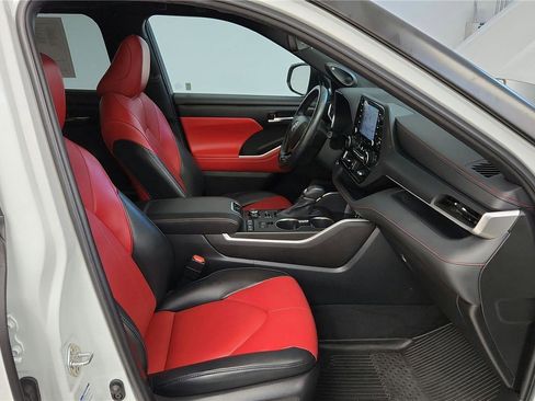 Used 2022 Toyota Highlander XSE image 29