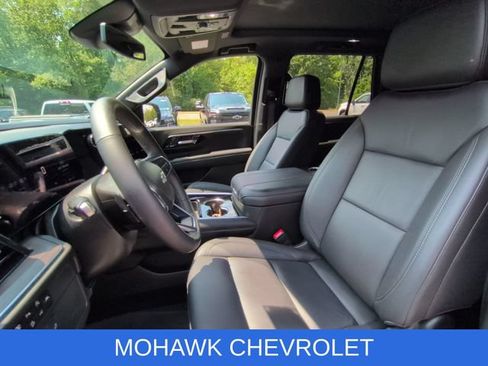 Used 2025 Chevrolet Tahoe Z71 w/ Comfort Package AWD/4WD image 10