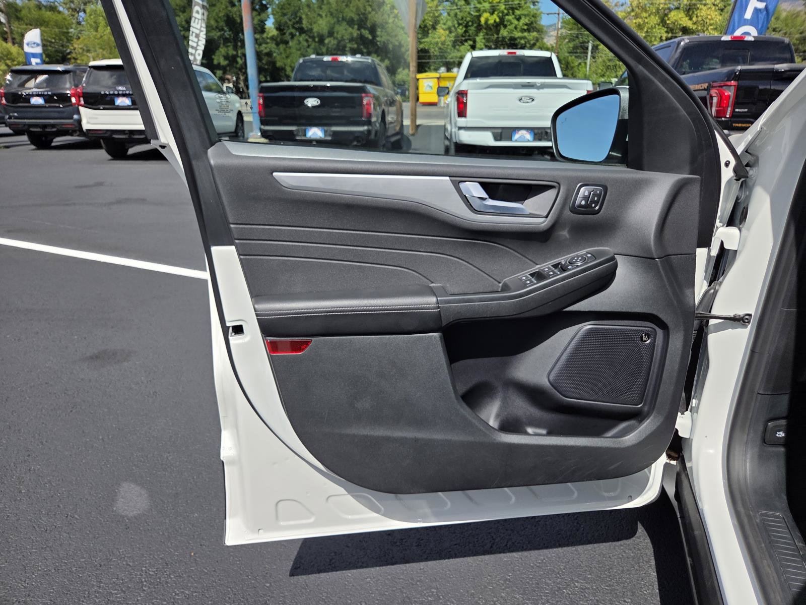 Used 2024 Ford Escape SE w/ PHEV Premium Package FWD image 12