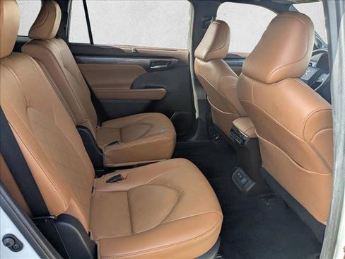 Used 2021 Toyota Highlander Platinum image 22