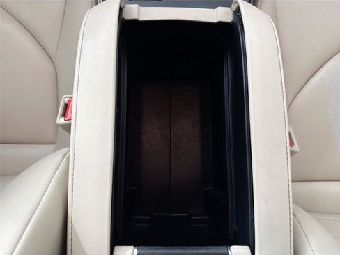 Used 2023 Toyota Highlander XLE image 37