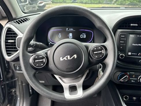 Used 2025 Kia Soul LX w/ LX Technology Package FWD image 18
