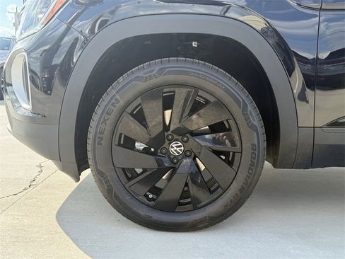 New 2026 Volkswagen Atlas SE image 9